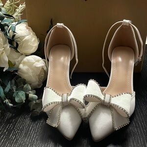 Rhinestone bow white pointed heels